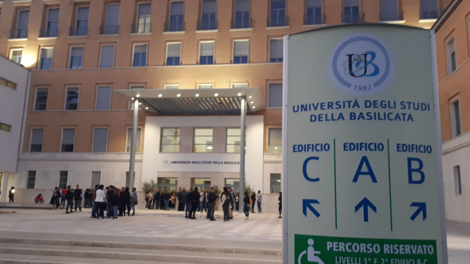 klok opmerking Een centrale tool die een belangrijke rol speelt Inaugurazione Campus Universitario Matera Padiglione 1